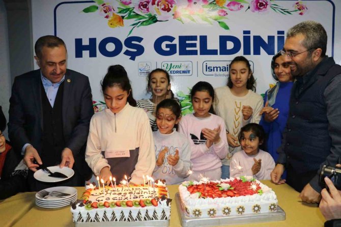 Depremzede Asmin’e Doğum Günü Sürprizi