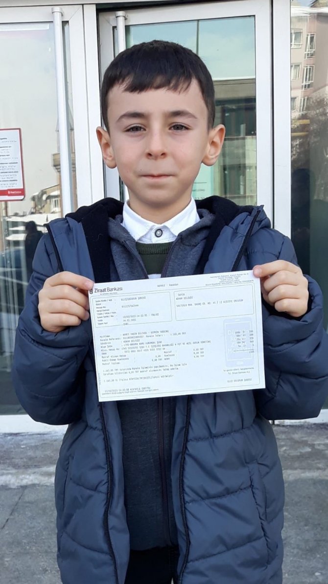 Kendi Küçük Yüreği Büyük