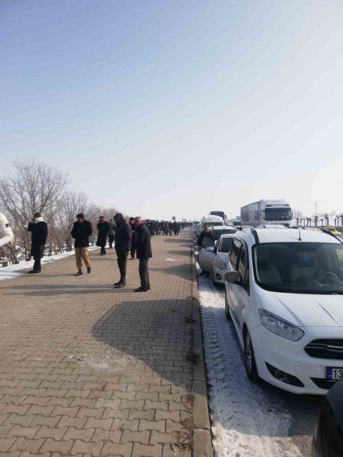 Enkazda Kalan 7 Çocuk Babası Bitlis’te Son Yolculuğuna Uğurlandı