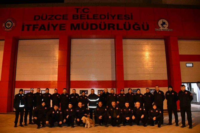 12 Kişiyi Canlı Kurtardılar