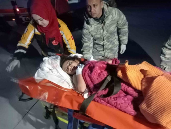 Adana’daki Yaralı 49 Depremzede Ve 25 Refakatçi Türk Silahlı Kuvvetleri’ne Ait Uçakla İ̇stanbul’a Getirildi