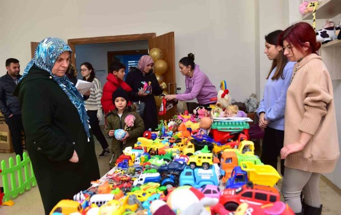 Altın Yıllar Yaşam Merkezinde Depremzedeler İçin Butik-market Oluşturuldu
