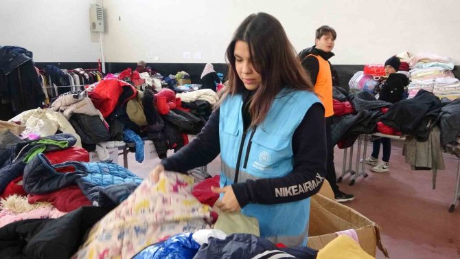 Hatice Nur’un Küçük Kalbiyle Kurduğu Büyük Cümleler Görevliyi Duygulandırdı