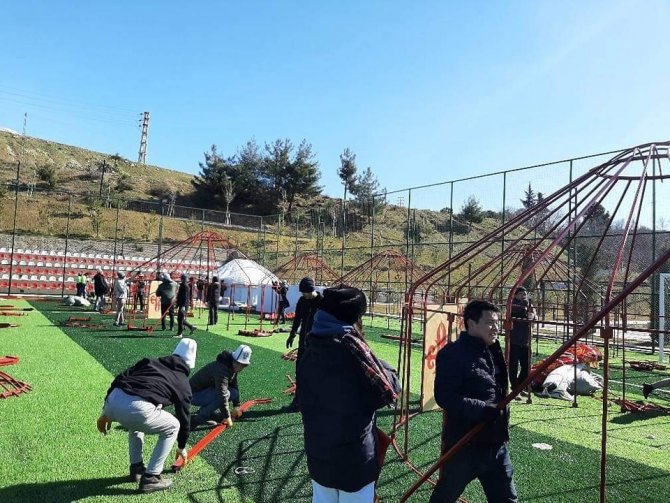 Kırgızistan’ın Gönderdiği Kıl Çadırlar Kahramanmaraş’ta Kuruluyor