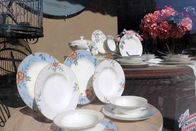 Kahramanmaraş’ta Deprem Sonrasında Züccaciye Dükkanında Tek Bir Tabak Bile Kırılmadı