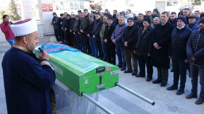 Depremde Hayatını Kaybeden Öğretmen Son Yolculuğuna Uğurlandı