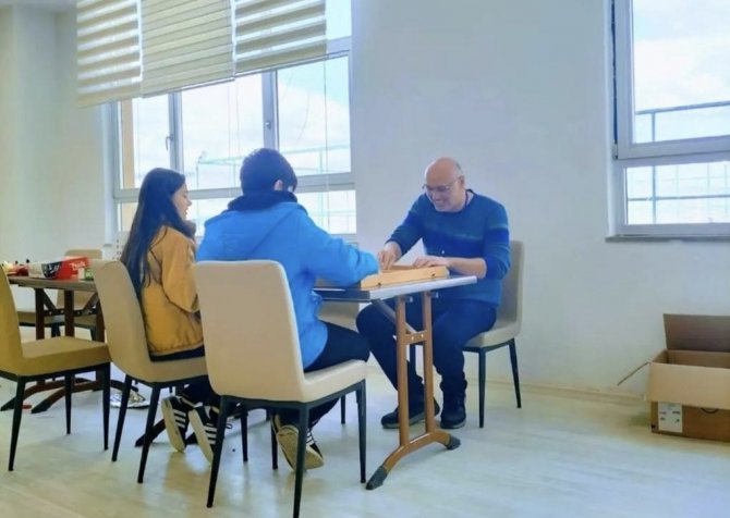 Depremzedeler İçin Bu Kez Öğretmenler Gönüllü Oldu