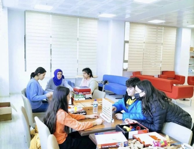 Depremzedeler İçin Bu Kez Öğretmenler Gönüllü Oldu