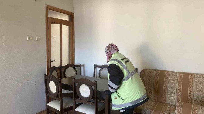 Buharkent Belediyesi Ekipleri İlçedeki Evleri Depremzedeler İçin Hazırlıyor