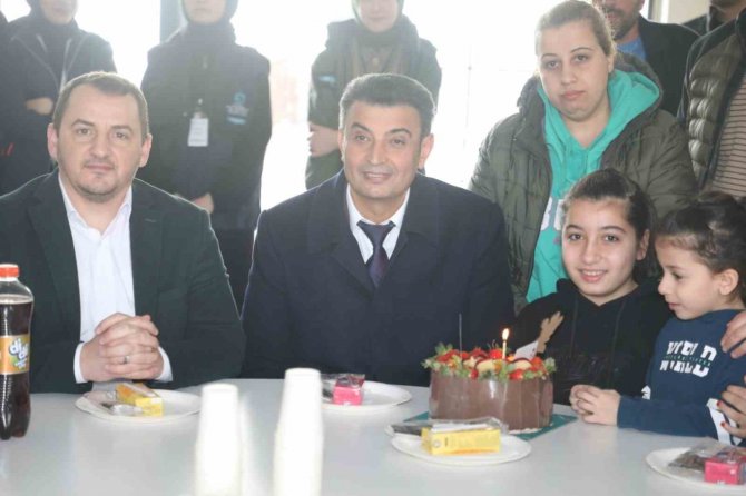 Depremzede Yaren’e Doğum Günü Sürprizi