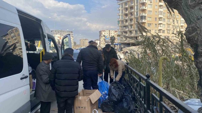 Gazeteciler Hatay’da Depremzedelere Yardım Eli Uzattı