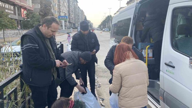 Gazeteciler Hatay’da Depremzedelere Yardım Eli Uzattı