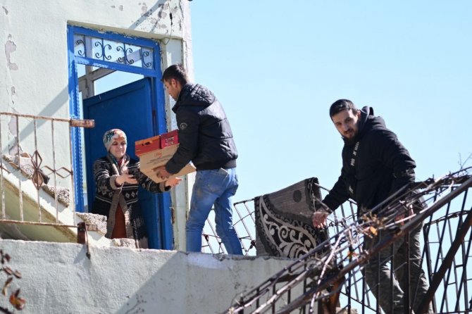 Kartepe Belediyesi Defne’de Yaraları Sarıyor