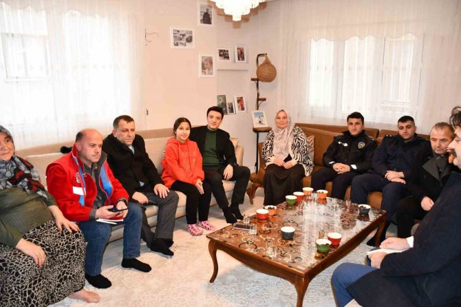 Kaymakam Yılmaz: "Depremzedelerin Yanındayız"