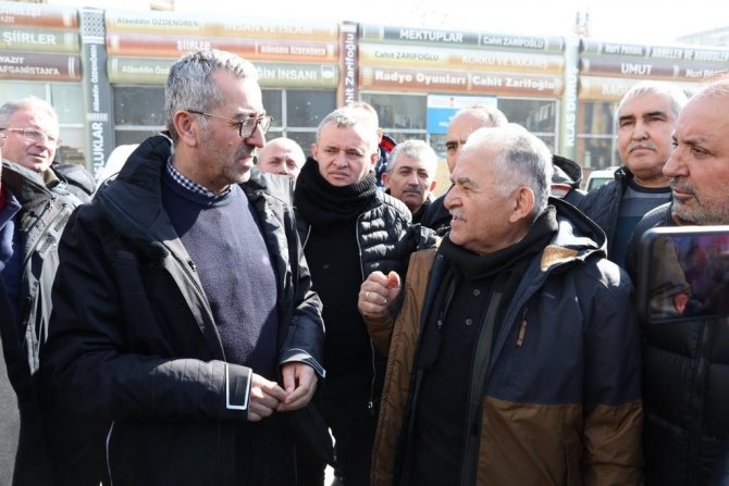 Büyükkılıç: "Kayseri Büyükşehir, Deprem Bölgesinde Temizlik Çalışmalarına Devam Ediyor"