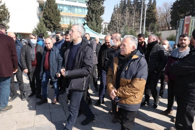 Büyükkılıç: "Kayseri Büyükşehir, Deprem Bölgesinde Temizlik Çalışmalarına Devam Ediyor"