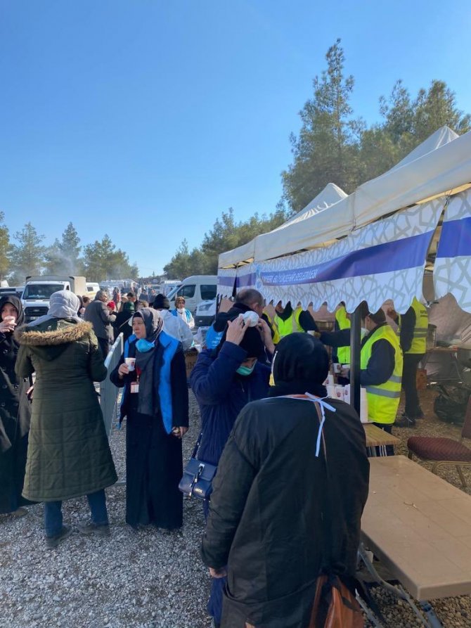 Kayseri Büyükşehirden Günlük 15 Bin Depremzedeye Sıcak Yemek Hizmeti