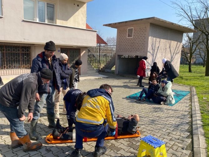 Turistleri Taşıyan Tur Otobüsü Kazadan Sonra Bina Duvarına Çarptı