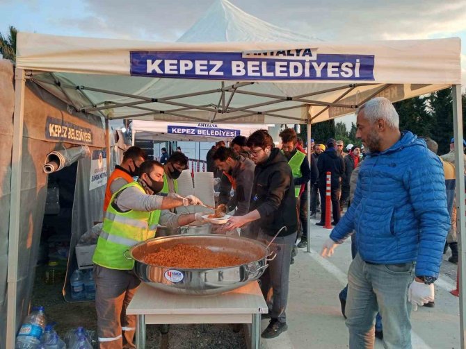Kepez’in Sahra Mutfaklarından Günde 20 Bin Kişiye Sıcak Yemek