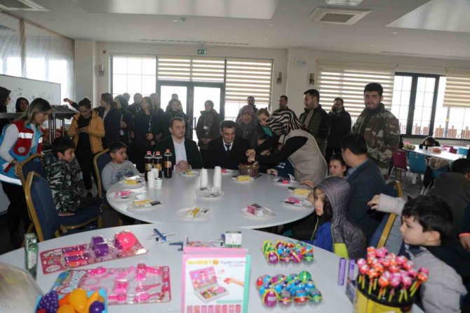 Depremzede Yaren’e Doğum Günü Sürprizi