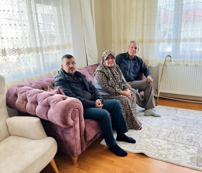 Başkanvekili Çırpan, İlçeye Gelen Depremzedeleri Ziyaret Etti: "Körfez’i Eviniz Gibi Görebilirsiniz"