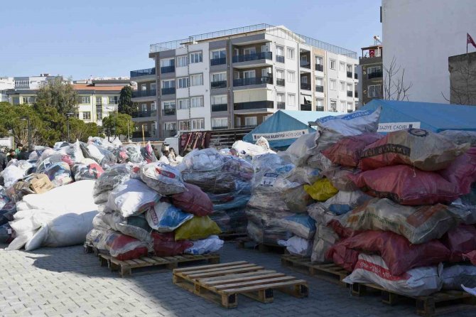 Kuşadası, 2 Bin Depremzedeye Kucak Açtı