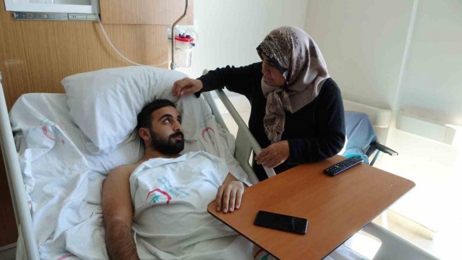 İ̇lk Depreme Evinde, İkinci Depreme Hastanede Yakalandı