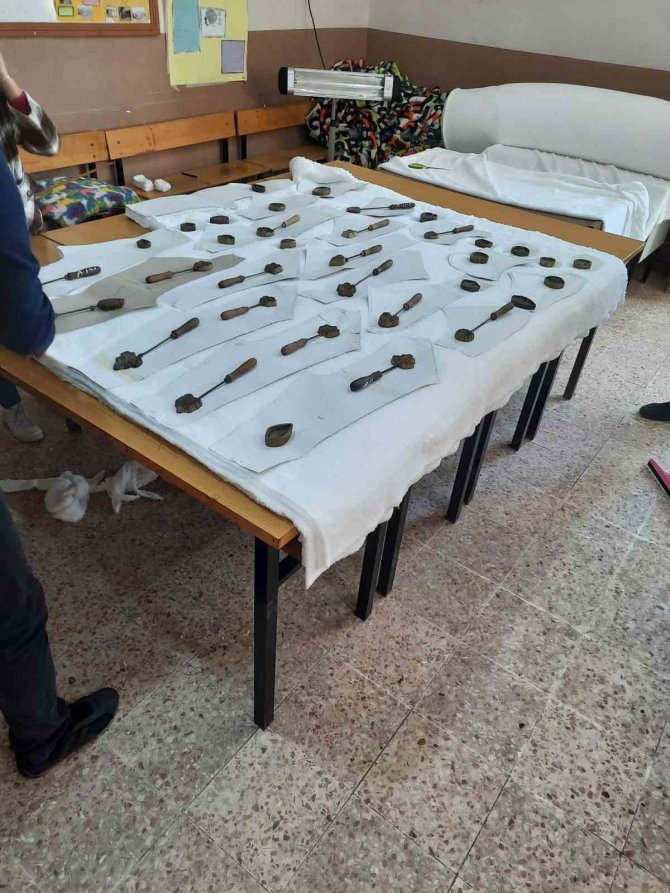 Çocuklar Üşümesin Diye Uyku Tulumları Dikiyorlar