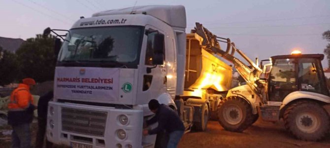 Marmaris’ten Depremzedelere Yakacak Yardımı
