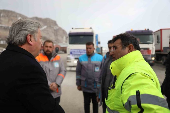Melikgazi’nin Personel Ve İ̇ş Makineleri İle Kahramanmaraş’a Desteği Devam Ediyor