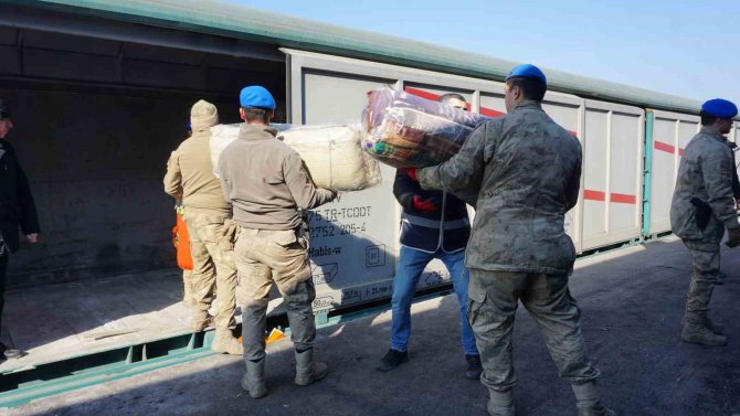 Avrupa’dan Gelen Yardım Malzemeleri Edirne’den Tırlar Ve Trenlerle Afet Bölgelerine Sevk Ediliyor
