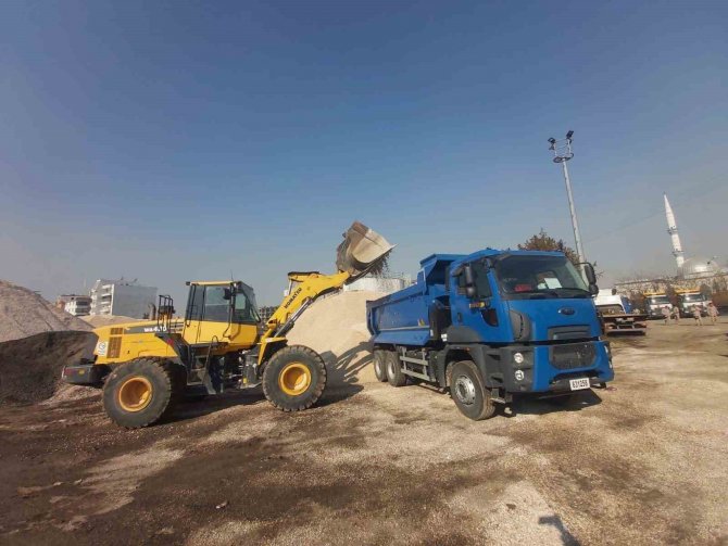 Mehmetçik Enkaz Kaldırma Görevlerine Devam Ediyor