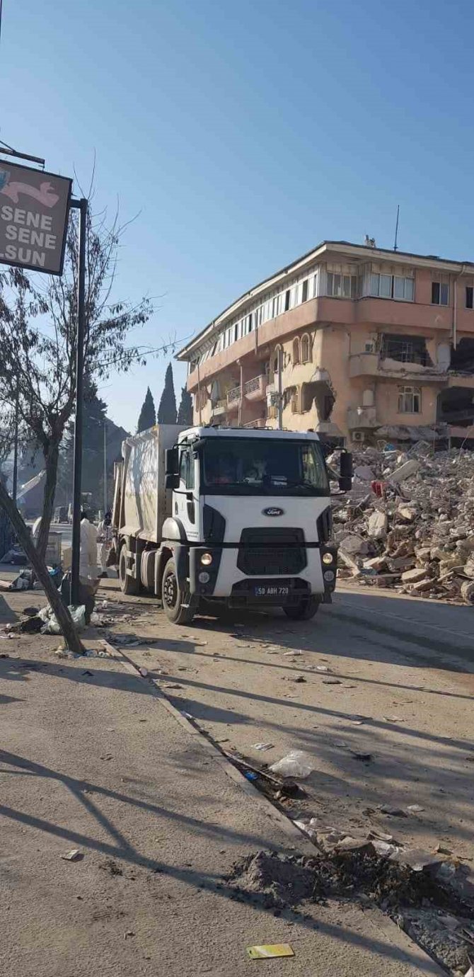 Deprem Bölgesine Ekip Ve Araç Desteği