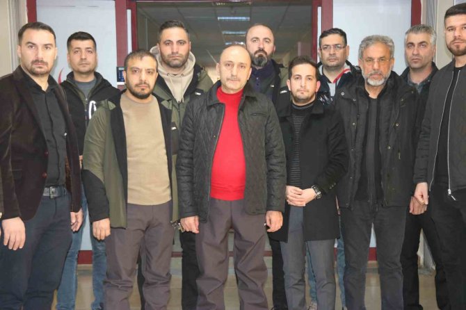 Öz Sağlık-i̇ş Sendikası’ndan Yaralı Depremzedelere Moral Desteği