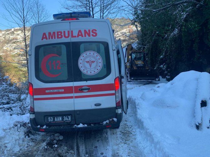 Rize İ̇l Özel İ̇daresi Ekipleri Ambulans İçin Seferber Oldu
