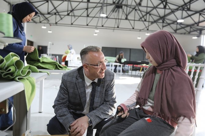 27 Mahalleden Onlarca Kadın, Afetzedelere Atkı Ve Bere Üretimi İçin Buluştu