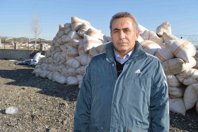 Siirt’ten Deprem Bölgesinde 2 Tır Yem Gönderildi
