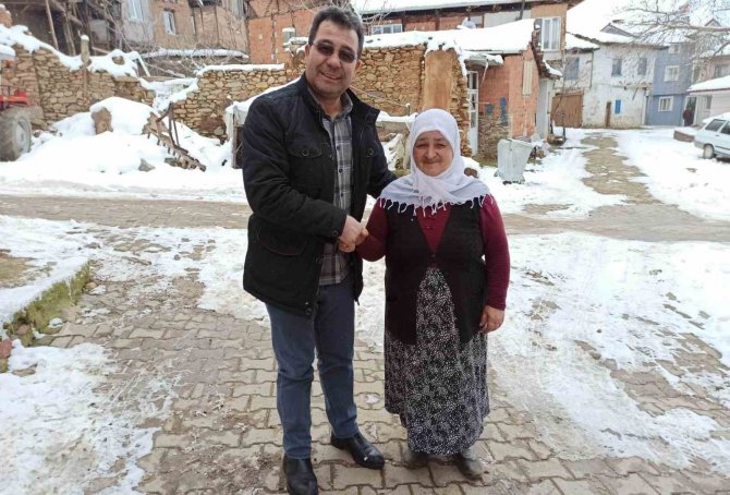 Kütahya Simavlı Gülper Teyze, Sattığı Tosunun Parasını Depremzedelere Bağışladı