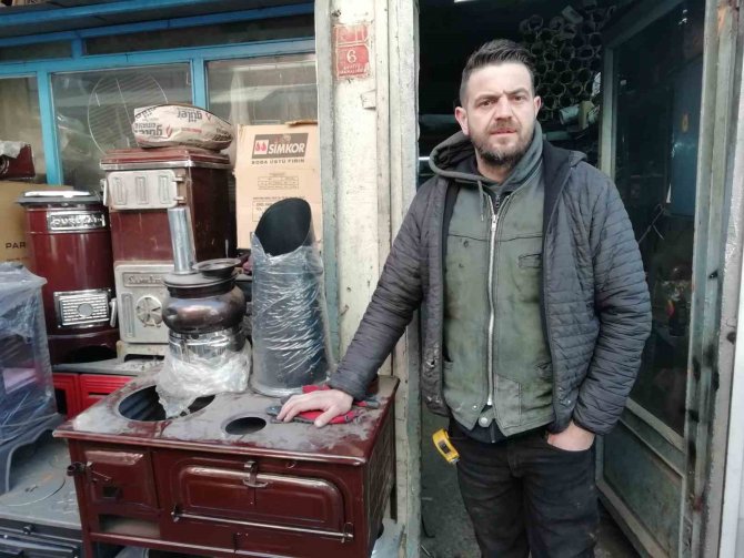 Deprem Bölgesine Soba Yollayan Vatandaşlar Esnafı Yoğunlaştırdı