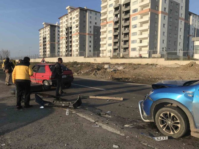 Tekirdağ Cezaevi Önünde Trafik Kazası: 2 Yaralı