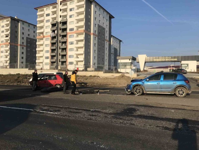 Tekirdağ Cezaevi Önünde Trafik Kazası: 2 Yaralı