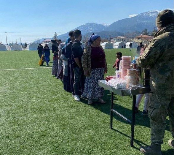Tekirdağ’daki Askeri Birlikler Deprem Bölgesinde Hizmet Veriyor
