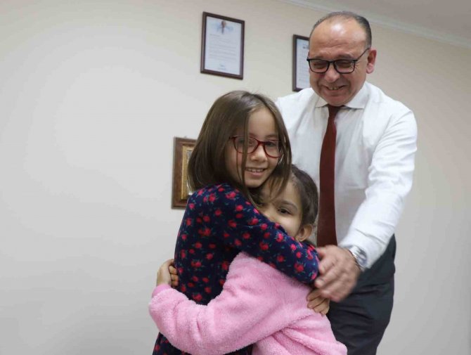 Depremzede Aileyi Duygulandıran Buluşma