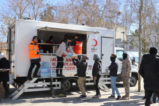 Kızılay Gönüllüleri Depremin Etkisi Geçene Kadar Bölgede Faaliyetlerine Devam Edecek