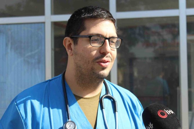 İ̇srailli Hekim, Enkazdan Çıkarılan İki Kardeşi Hayata Döndürdüğü Anları Mutluluk İçinde Anlattı