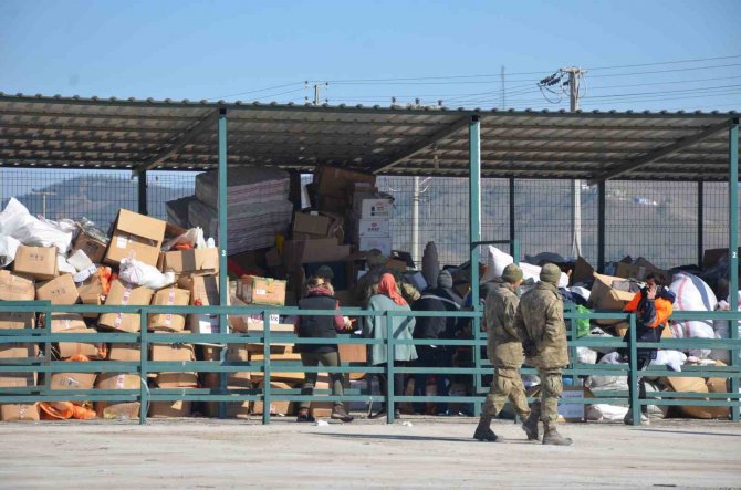 Depremzedeler İçin Gönderilen Monttan Pasaport Çıktı
