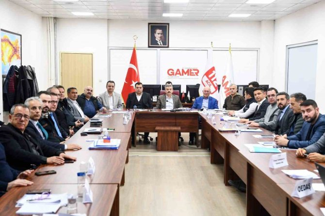 Asrın Felaketinde Uşak’tan Deprem Bölgesine 1 Milyonu Aşkın Battaniye Gönderildi