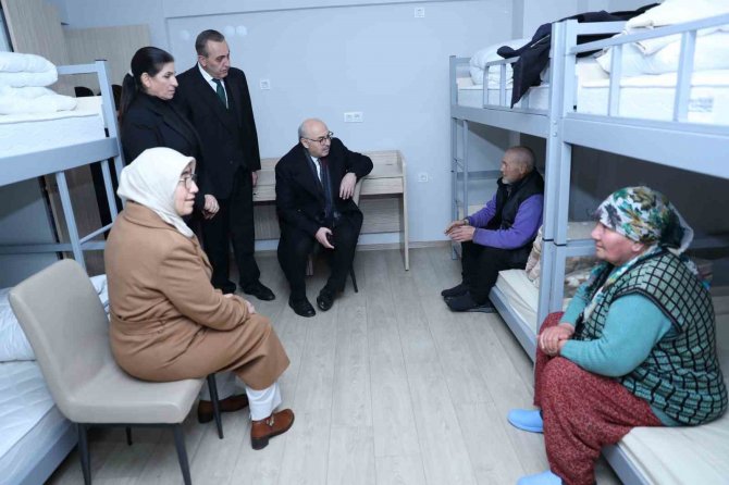 Depremzedelerin İ̇zmir’deki Yurtlara Yerleştirilmesi Sürüyor