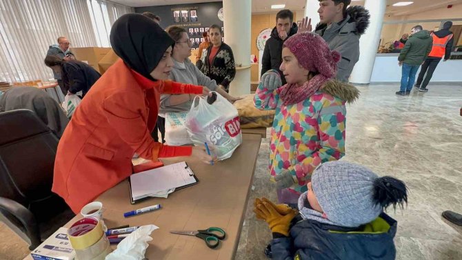 Altınovalı Minikler De Depremzedeler İçin Tek Yürek Oldu