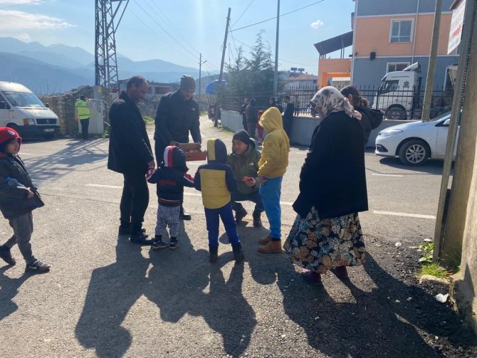 Burhaniyeli Yardım Ekibi Hataylı Depremzedelere Ulaştı